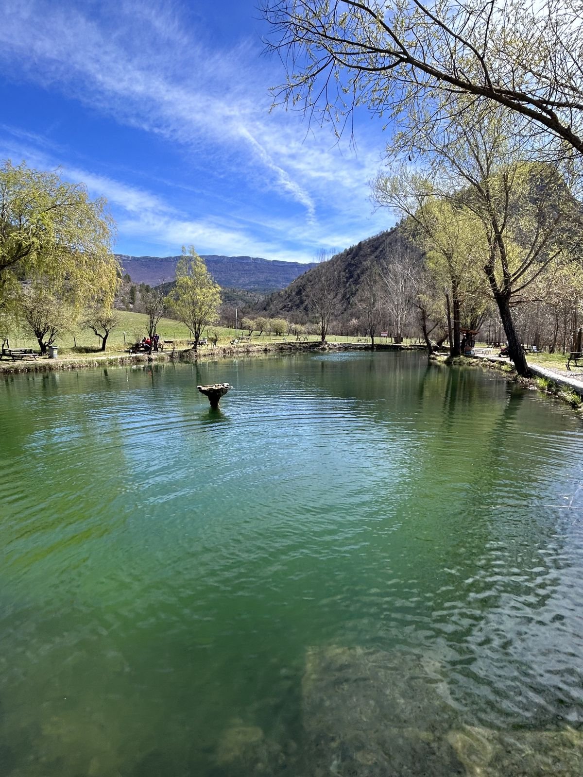 Les berges du lac, idéales pour accueillir un groupe