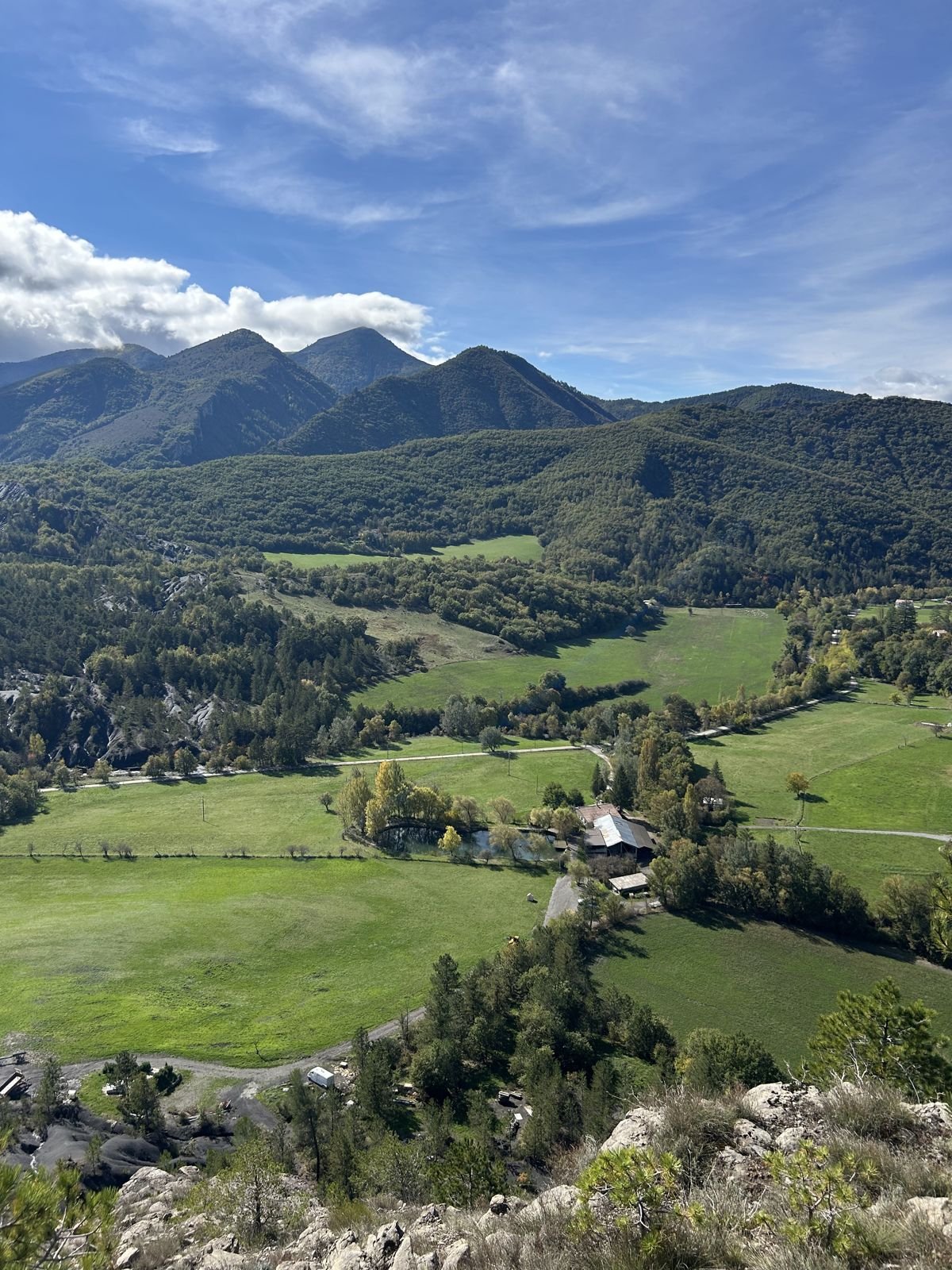 Vue aérienne de la vallée des Dourbes et de la ferme